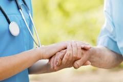 nurse-and-patient-holding-hands-2