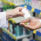 Pharmacist-handing-pill-bottle-to-man-ThinkstockPhotos-187196057-570x570